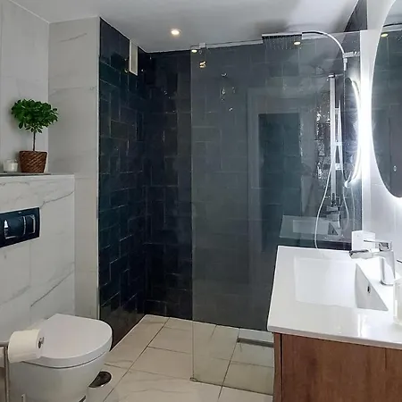 2 Bedroom Amazing In Apartment *